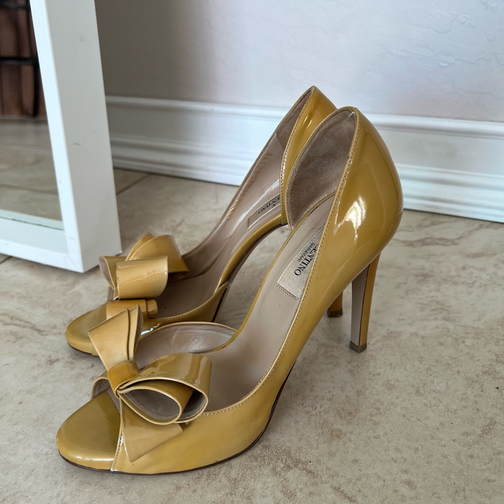 Valentino Mustard Yellow Bow Peep-Toe Heels Shoes - Picture 4 of 8